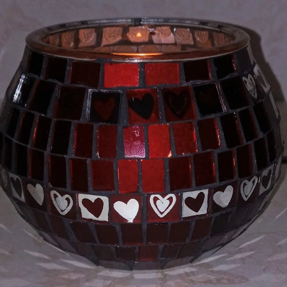 🔥🔥Final SALE-Red Mosaic Glass Tealight/Votive Candle Holder w/Hearts Design🔥 - Picture 4 of 5